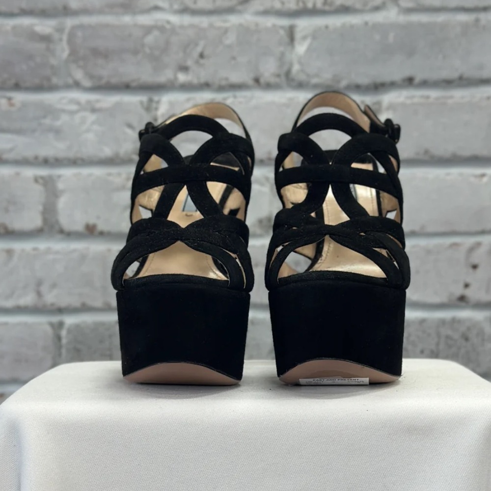 Prada heels - Picture 2 of 4